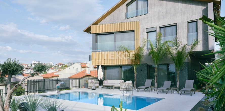 7 chambres Villa à Izmir, Turkey No. 113727