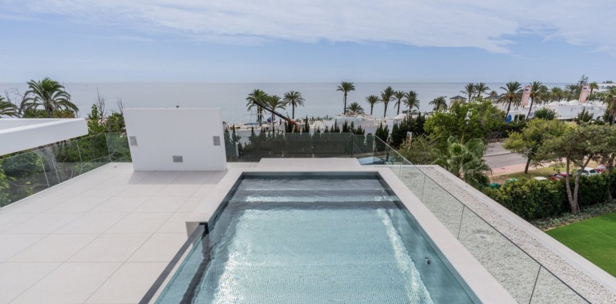 4 dormitorios Townhouse en Marbella, Spain No. 27140