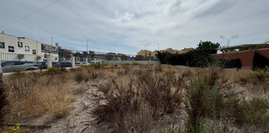 135m² Land en Campoamor, Spain No. 83792