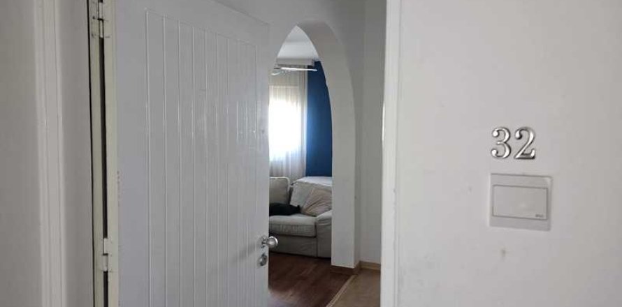 3 bedrooms Apartment in Strovolos, Cyprus No. 84513
