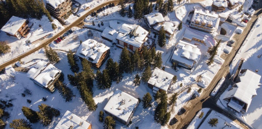 2 bedrooms Apartment in Courchevel, France No. 100211