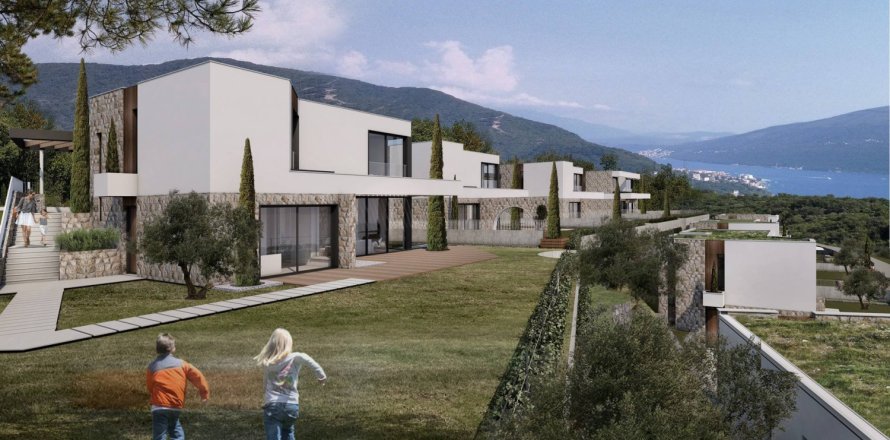 3 bedrooms Villa in Herceg Novi, Montenegro No. 66929