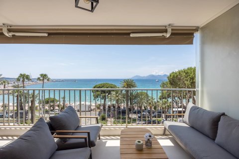 2 bedrooms Apartment in Cannes, France No. 68800 3