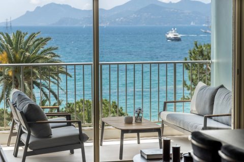 2 bedrooms Apartment in Cannes, France No. 68800 1