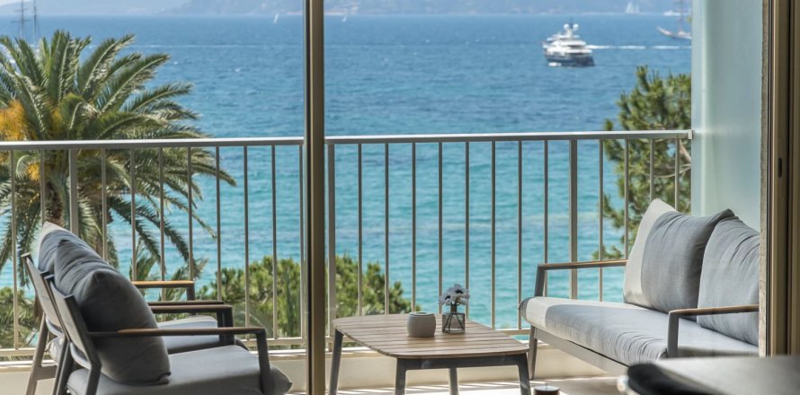 2 bedrooms Apartment in Cannes, France No. 68800