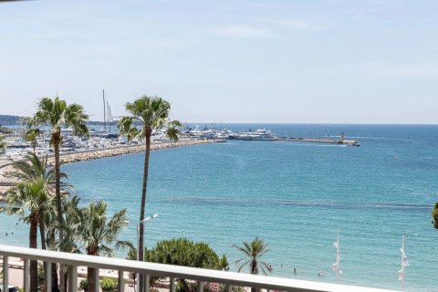 2 bedrooms Apartment in Cannes, France No. 68800 2