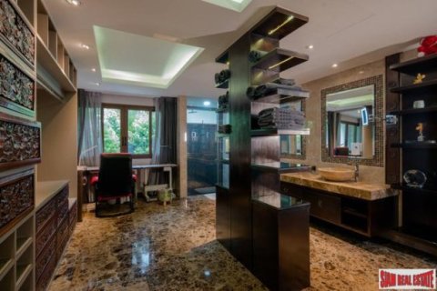 4 bedrooms Villa in Surin Beach, Thailand No. 96187 13