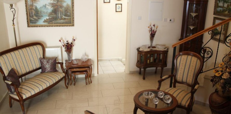 4 bedrooms Villa in Limassol, Cyprus No. 105831