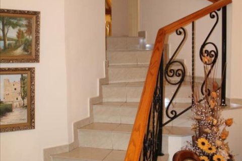 4 bedrooms Villa in Limassol, Cyprus No. 105831 10