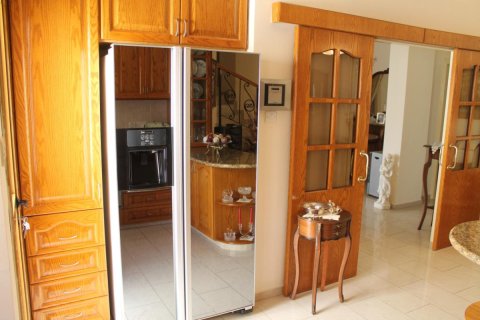 4 bedrooms Villa in Limassol, Cyprus No. 105831 6