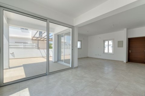 4 bedrooms Villa in Paralimni, Cyprus No. 36671 3