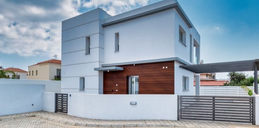 4 bedrooms Villa in Paralimni, Cyprus No. 36671