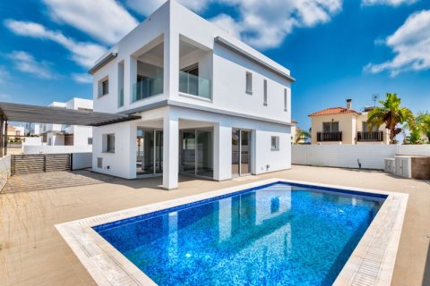 4 bedrooms Villa in Paralimni, Cyprus No. 36671 2