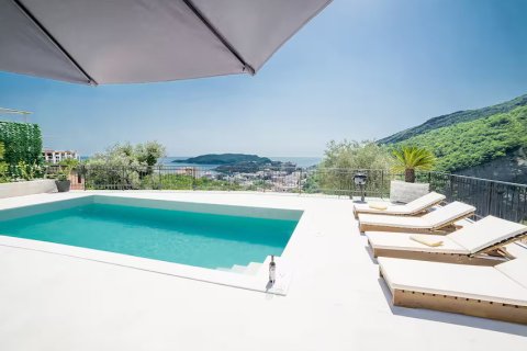 2 bedrooms House in Budva, Montenegro No. 104820 13