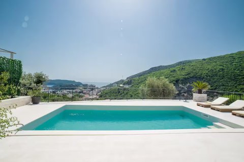 2 bedrooms House in Budva, Montenegro No. 104820 4