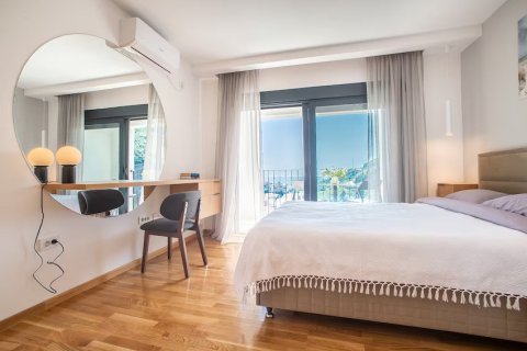 2 bedrooms House in Budva, Montenegro No. 104820 6