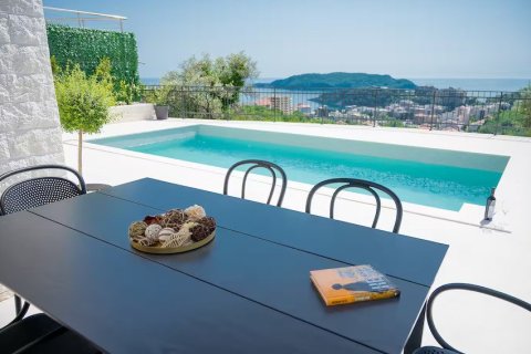 2 bedrooms House in Budva, Montenegro No. 104820 24