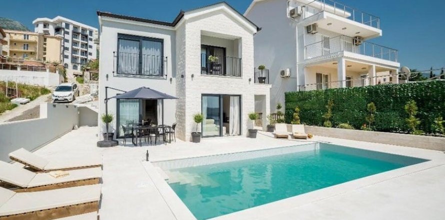 2 bedrooms House in Budva, Montenegro No. 104820