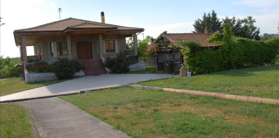 4 chambres House à Agios Athanasios, Greece No. 109628