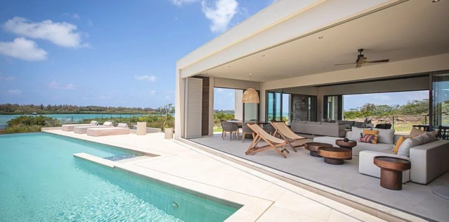 4 bedrooms Villa in Black River, Mauritius No. 86625