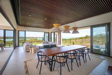 4 bedrooms Villa in Black River, Mauritius No. 86625 3
