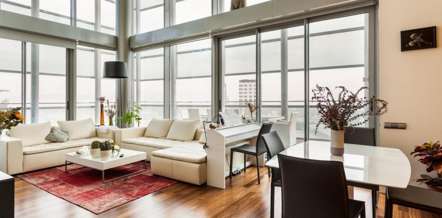 3 bedrooms Apartment in Barcelona, Spain No. 110714