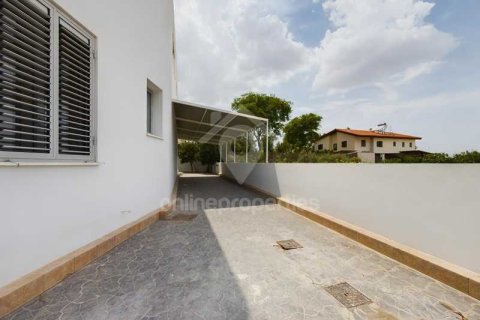 Дом с 4 спальнями в Дали, Кипр №28668 6