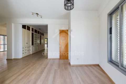 Дом с 4 спальнями в Дали, Кипр №28668 3