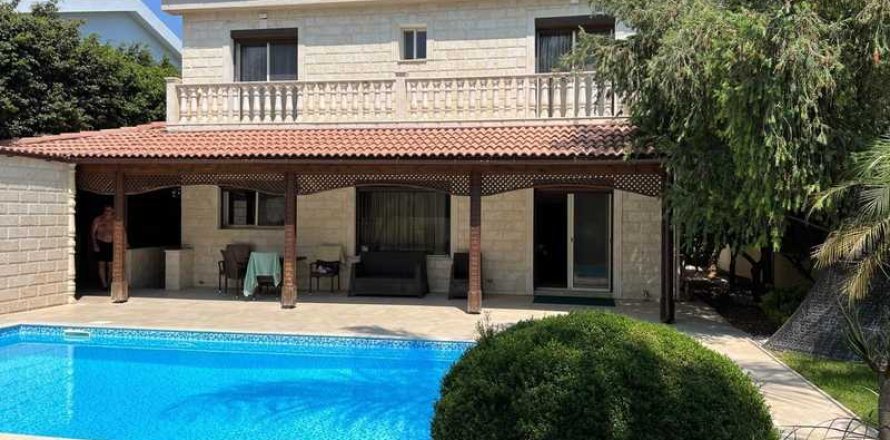 5 dormitorios Villa en Germasogeia, Cyprus No. 63592