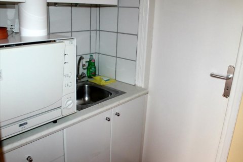 140m² Commercial property in Glyfada, Greece No. 58759 6