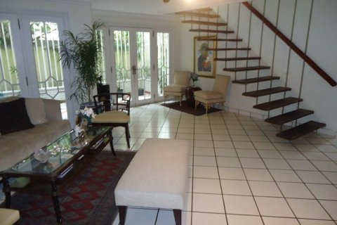 4 bedrooms House in Panama City, Panama No. 80306 8