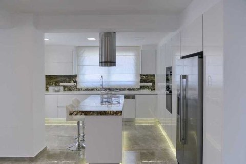 Дом с 5 спальнями в Агиос Тихонас, Кипр №29319 2