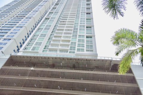 3 bedrooms Apartment in Panama City, Panama No. 122142