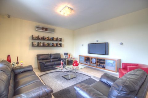 5 bedrooms Villa in Limassol, Cyprus No. 106110 2