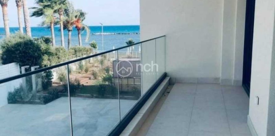 2 bedrooms Apartment in Oroklini, Cyprus No. 79762