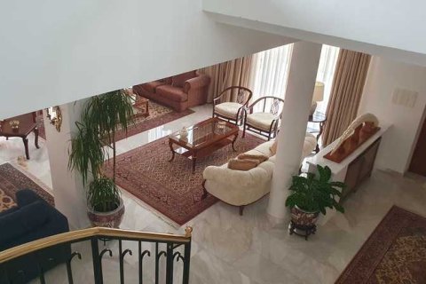 Дом с 4 спальнями в Энгоми, Кипр №28922 1