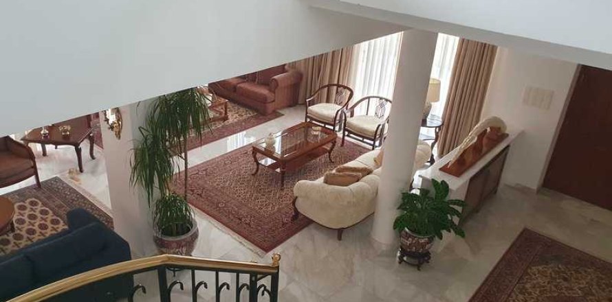 Дом с 4 спальнями в Энгоми, Кипр №28922