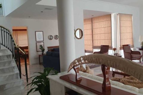 Дом с 4 спальнями в Энгоми, Кипр №28922 2