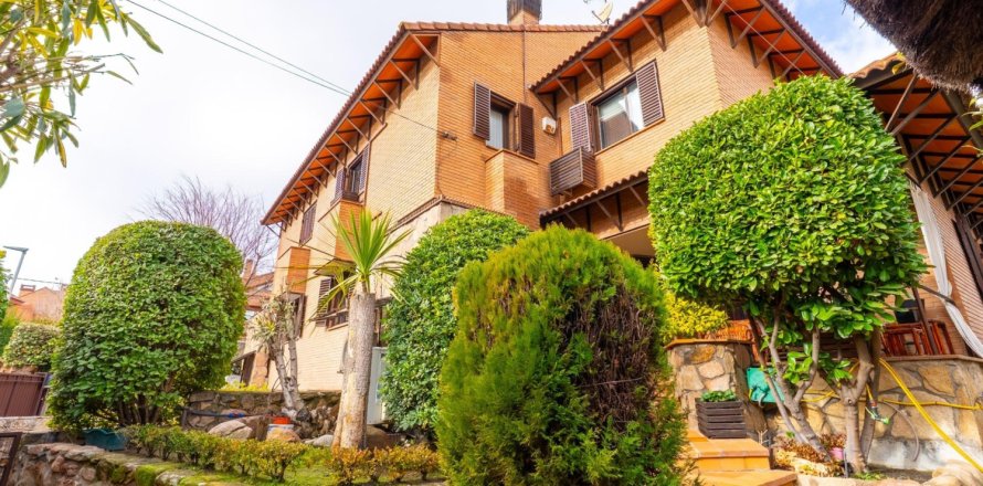 6 bedrooms House in Madrid, Spain No. 125440