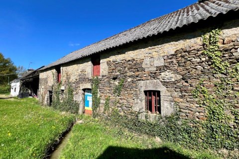 8 bedrooms House in Pleugriffet, France No. 69436 2