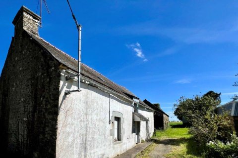 8 bedrooms House in Pleugriffet, France No. 69436 3