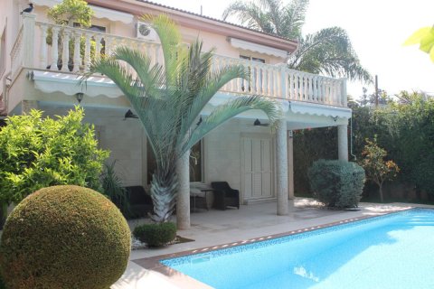 4 bedrooms Villa in Limassol, Cyprus No. 105809 2