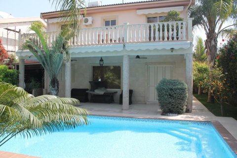 4 bedrooms Villa in Limassol, Cyprus No. 105809 1