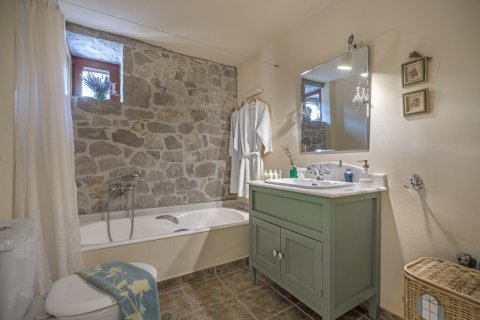 7 rooms Villa in Argolis, Greece No. 107613 10