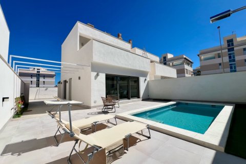 3 bedrooms Villa in Alicante, Spain No. 127788