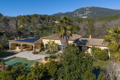 6 bedrooms Villa in Roquefort-les-Pins, France No. 79360 1