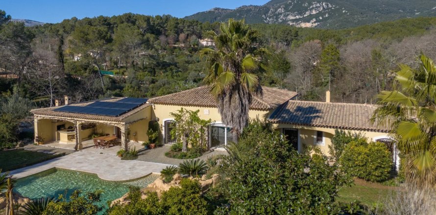 6 bedrooms Villa in Roquefort-les-Pins, France No. 79360