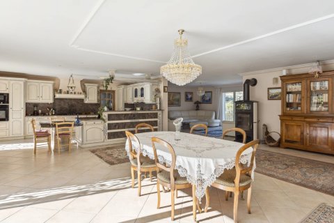 6 bedrooms Villa in Roquefort-les-Pins, France No. 79360 6