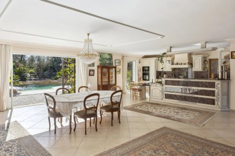 6 bedrooms Villa in Roquefort-les-Pins, France No. 79360 5
