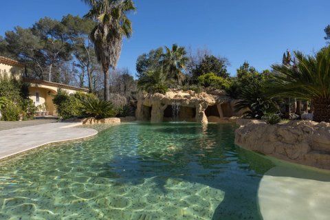 6 bedrooms Villa in Roquefort-les-Pins, France No. 79360 2